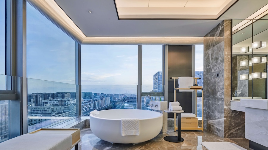 DoubleTree by Hilton Shenzhen Airport