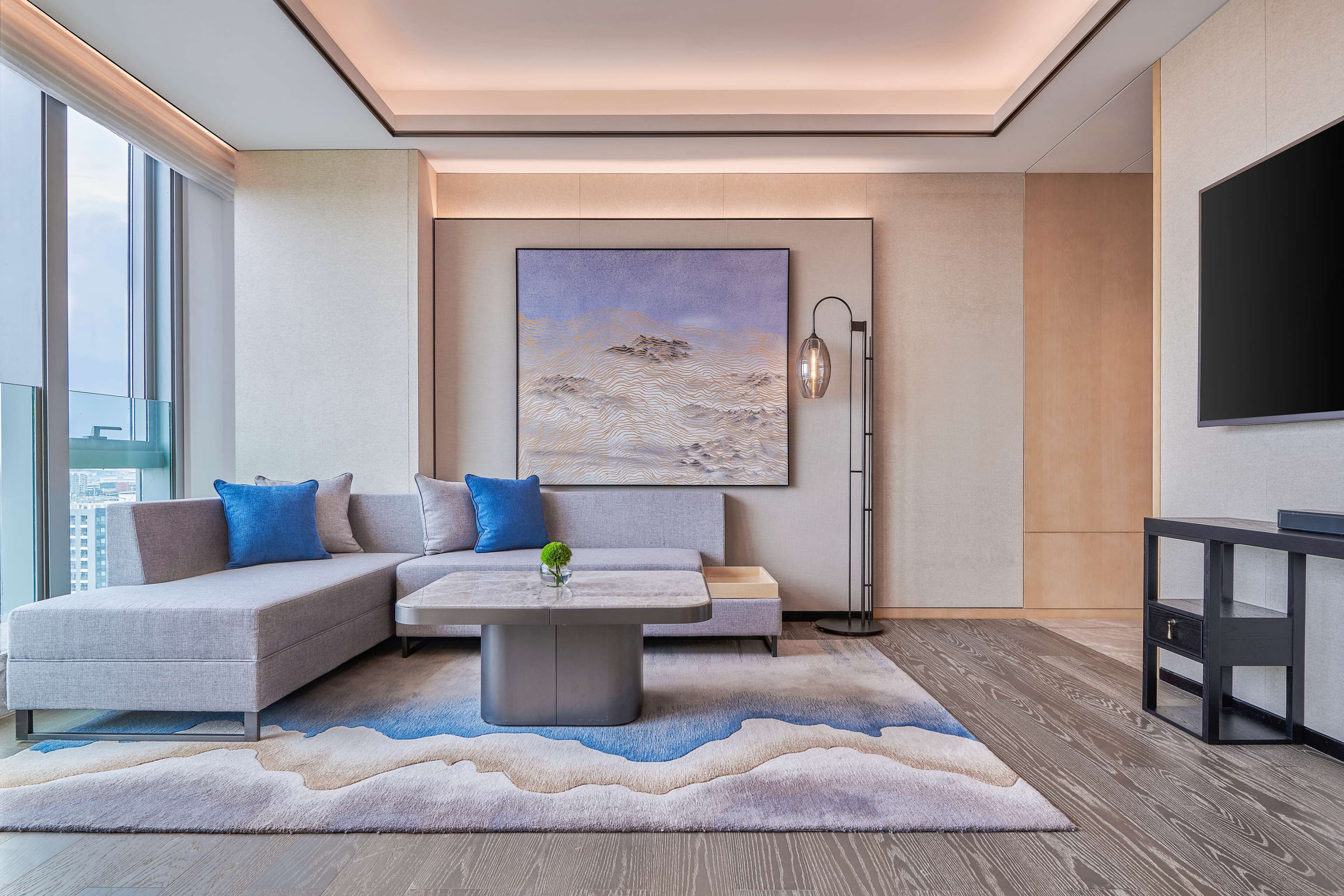 Deluxe Suite, 1 King Bed | Minibar, in-room safe, desk, laptop workspace