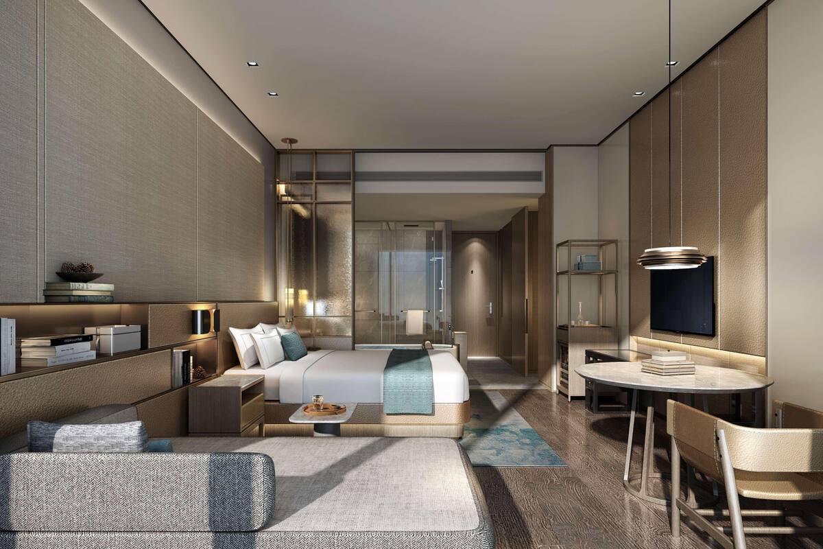 Minibar, värdeförvaringsskåp på rummet och skrivbord