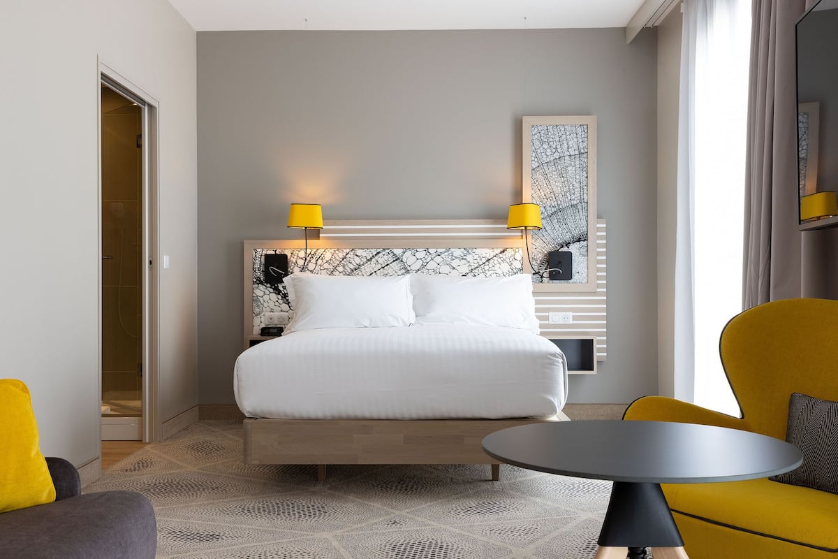 Zimmer, 1 King-Bett, barrierefrei | Hochwertige Bettwaren, Zimmersafe, laptopgeeigneter Arbeitsplatz