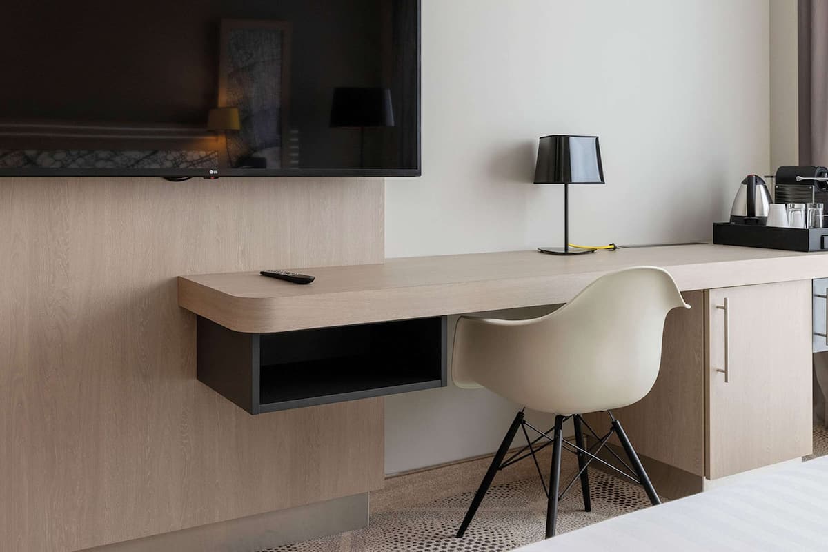 Hochwertige Bettwaren, Zimmersafe, laptopgeeigneter Arbeitsplatz