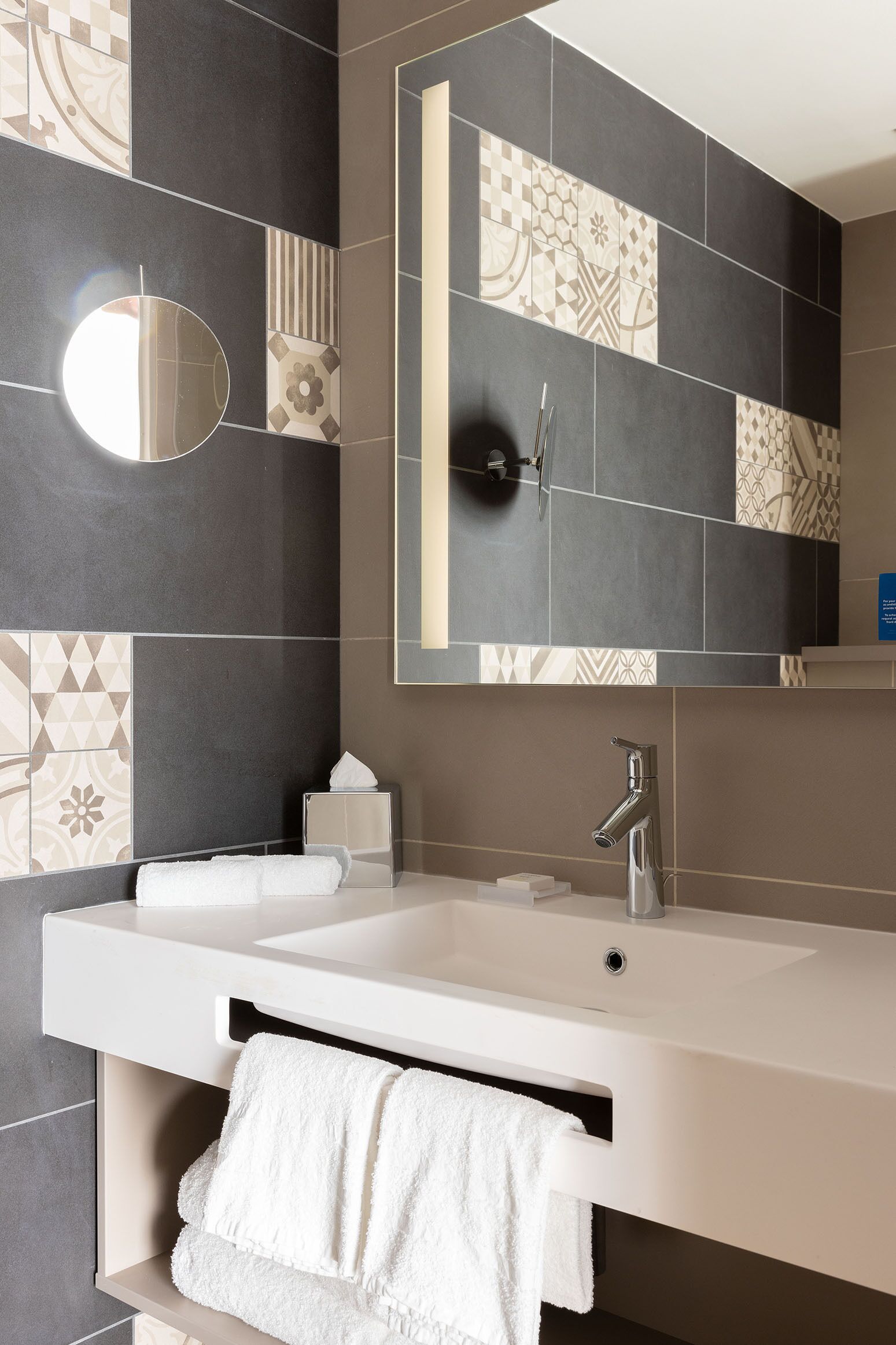 shower, hydromassage showerhead, hair dryer, towels