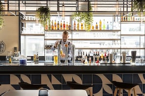 Bar (on property) - Hampton by Hilton Tours Centre (Tours)