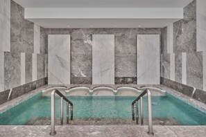 Indoor pool - Hilton Yancheng (Yancheng)
