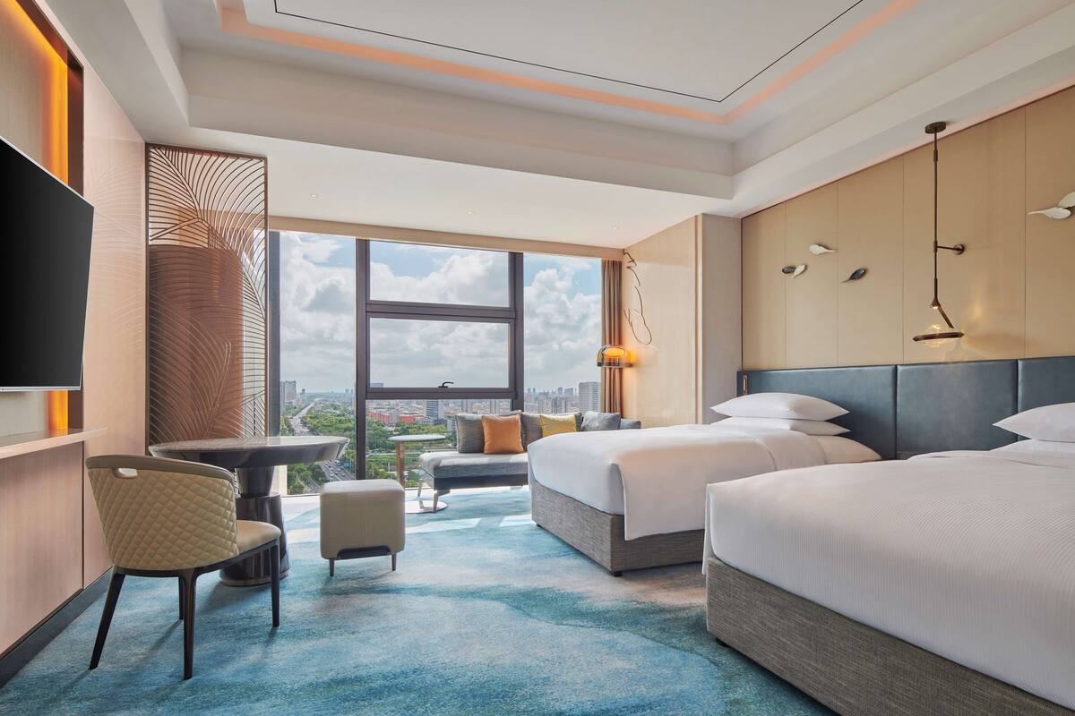 1 kamar tidur, seprai antialergi, selimut bulu angsa, dan minibar
