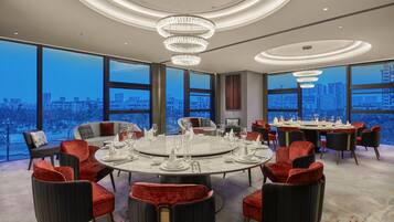 2 Restaurants, Frühstück, Mittagessen, Abendessen, chinesische Küche
