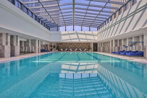 Innendørsbasseng