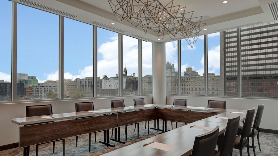 Homewood Suites by Hilton Montreal Downtown, QC