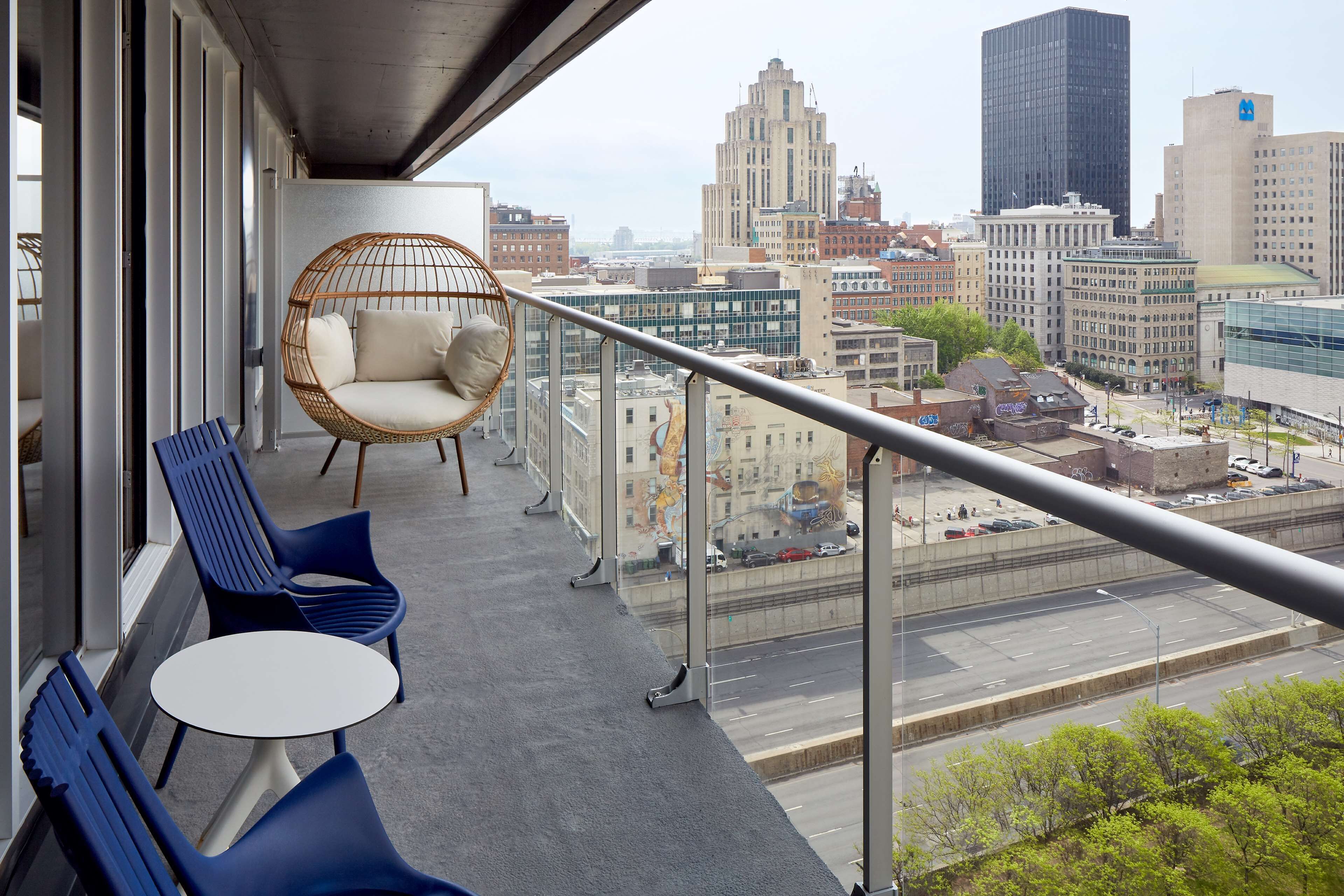 Suite, 1 chambre, balcon, vue sur la ville | Vue de la chambre