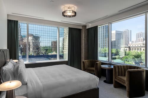 Room, 1 King Bed, Corner (Savour)