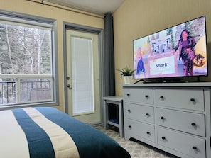 2 bedrooms, desk, iron/ironing board, travel cot