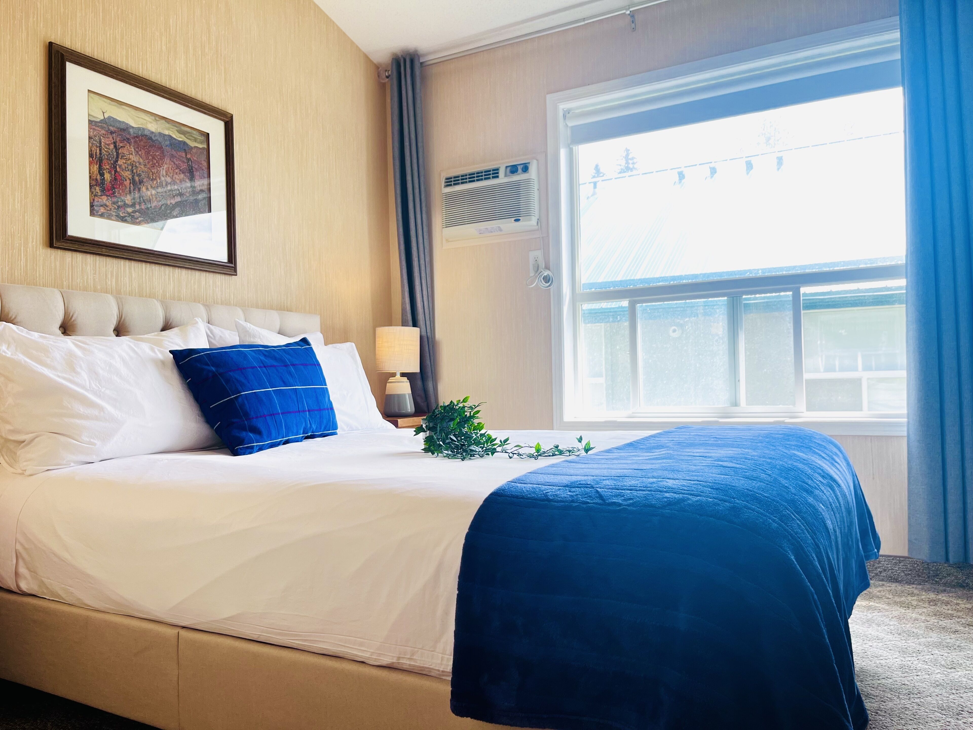 2 chambres, bureau, fer et planche à repasser, lit parapluie