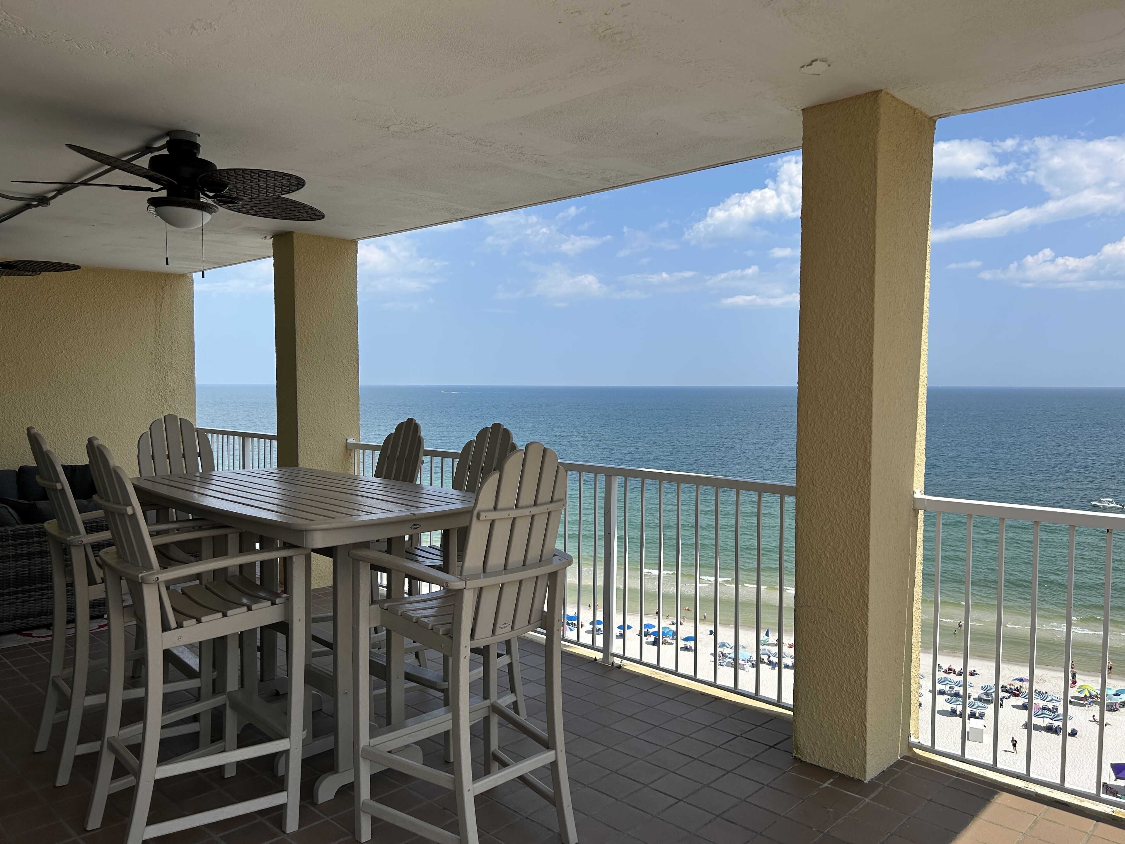 屋外ダイニングエリア