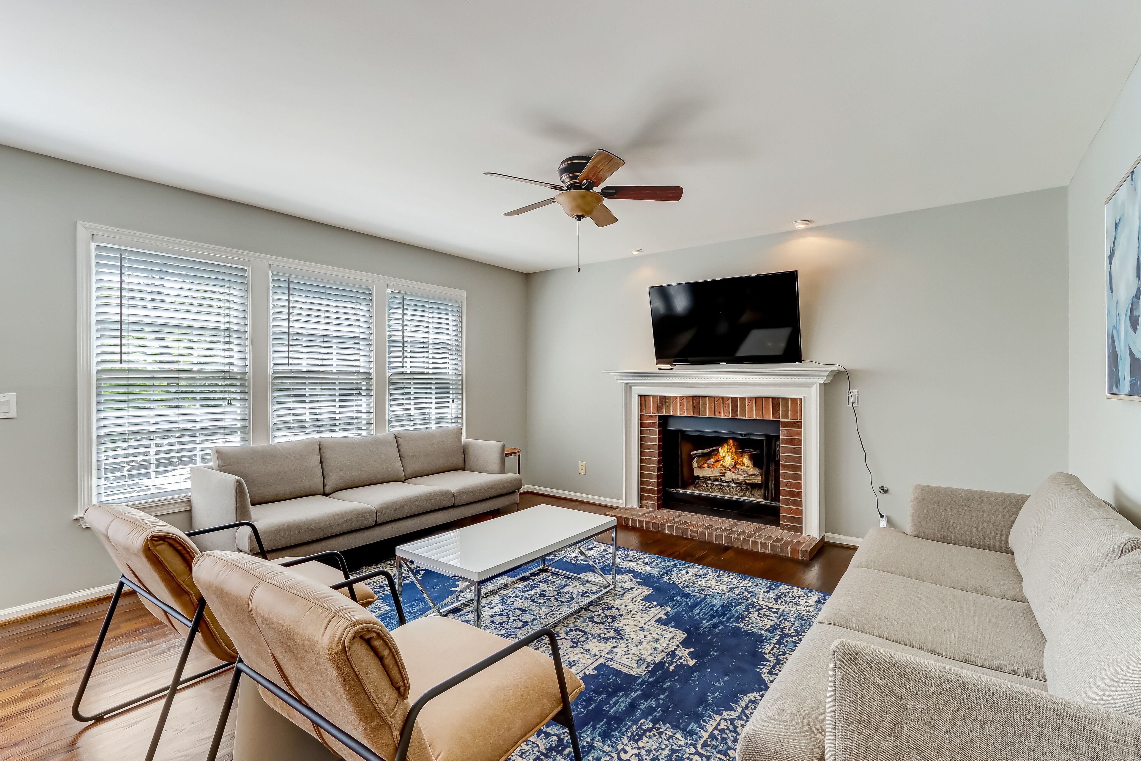 5br 3.5ba Duluth home w movie theater & pool table