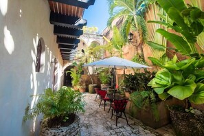 Outdoor dining - El Beaterio (Santo Domingo)