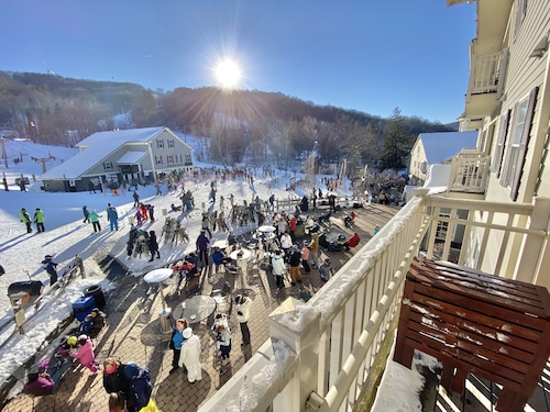 SKI-IN, SKI-OUT! LIFT and MT. VIEWS UNBEATABLE LOCATION for ALL SEASONS! Unit 1