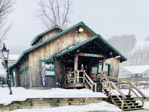 Exterior - SKI-IN, SKI-OUT! LIFT and MT. VIEWS UNBEATABLE LOCATION for ALL SEASONS! Unit 1 (Hancock)