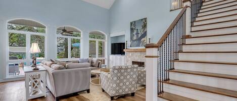 Televisión y chimenea