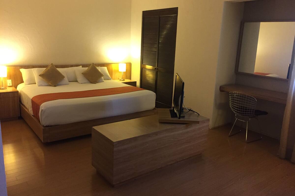 executive room | in-room safe, blackout curtains, iron/ironing board, free wifi