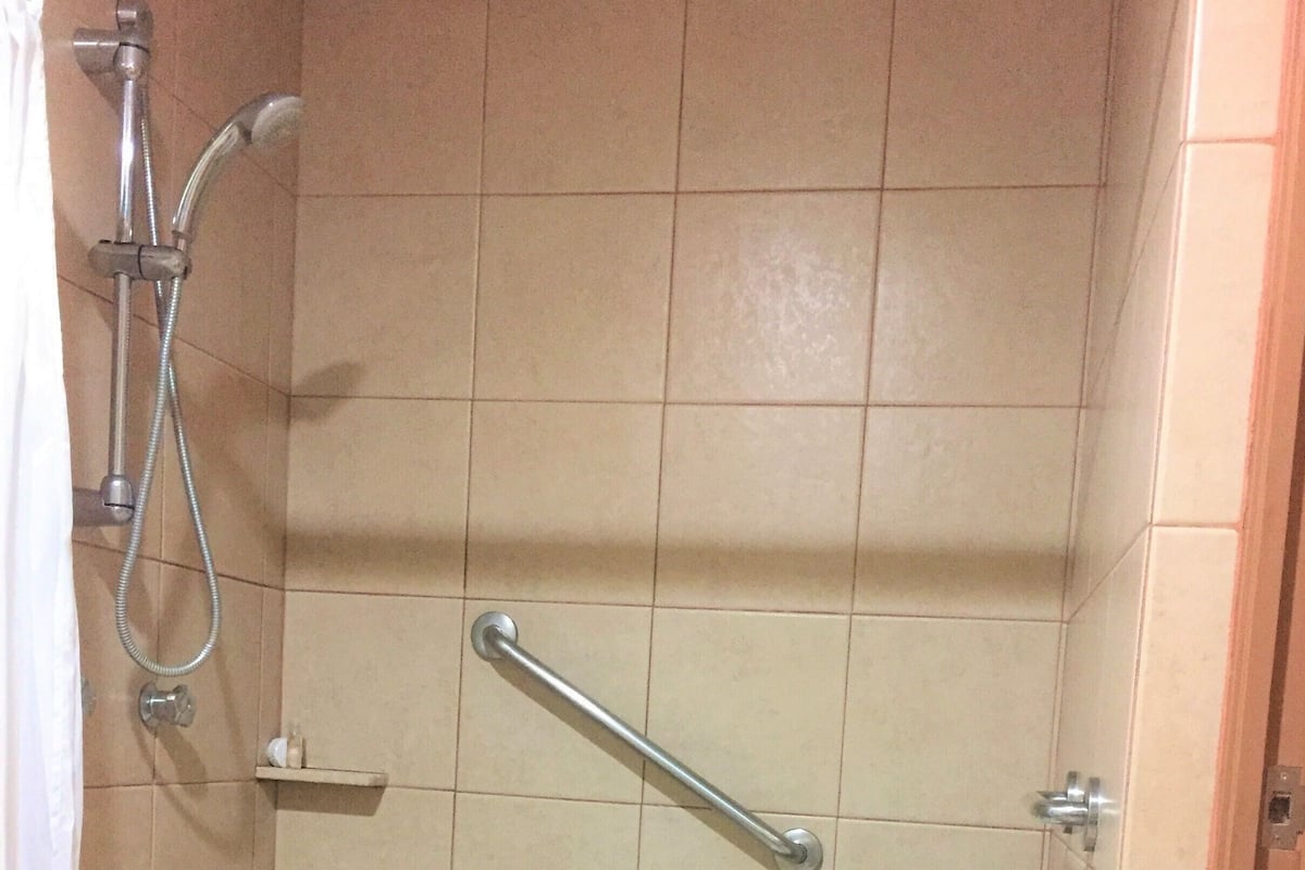 Basic Room, 2 Double Beds, Roll-in Shower, Ground Floor | Bathroom | Towels, soap, shampoo, toilet paper