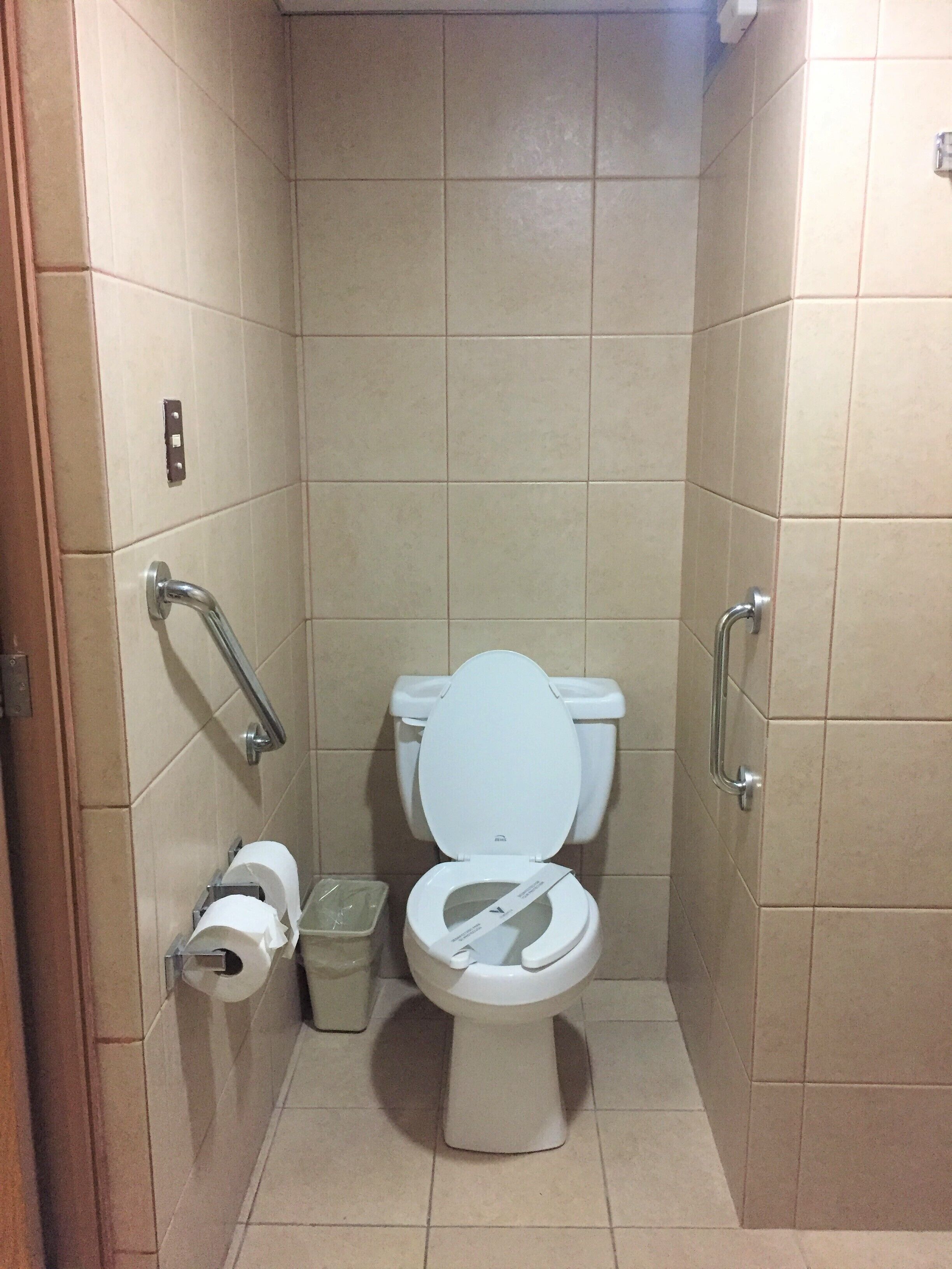 basic room | bathroom | dressing gowns, towels, soap, shampoo