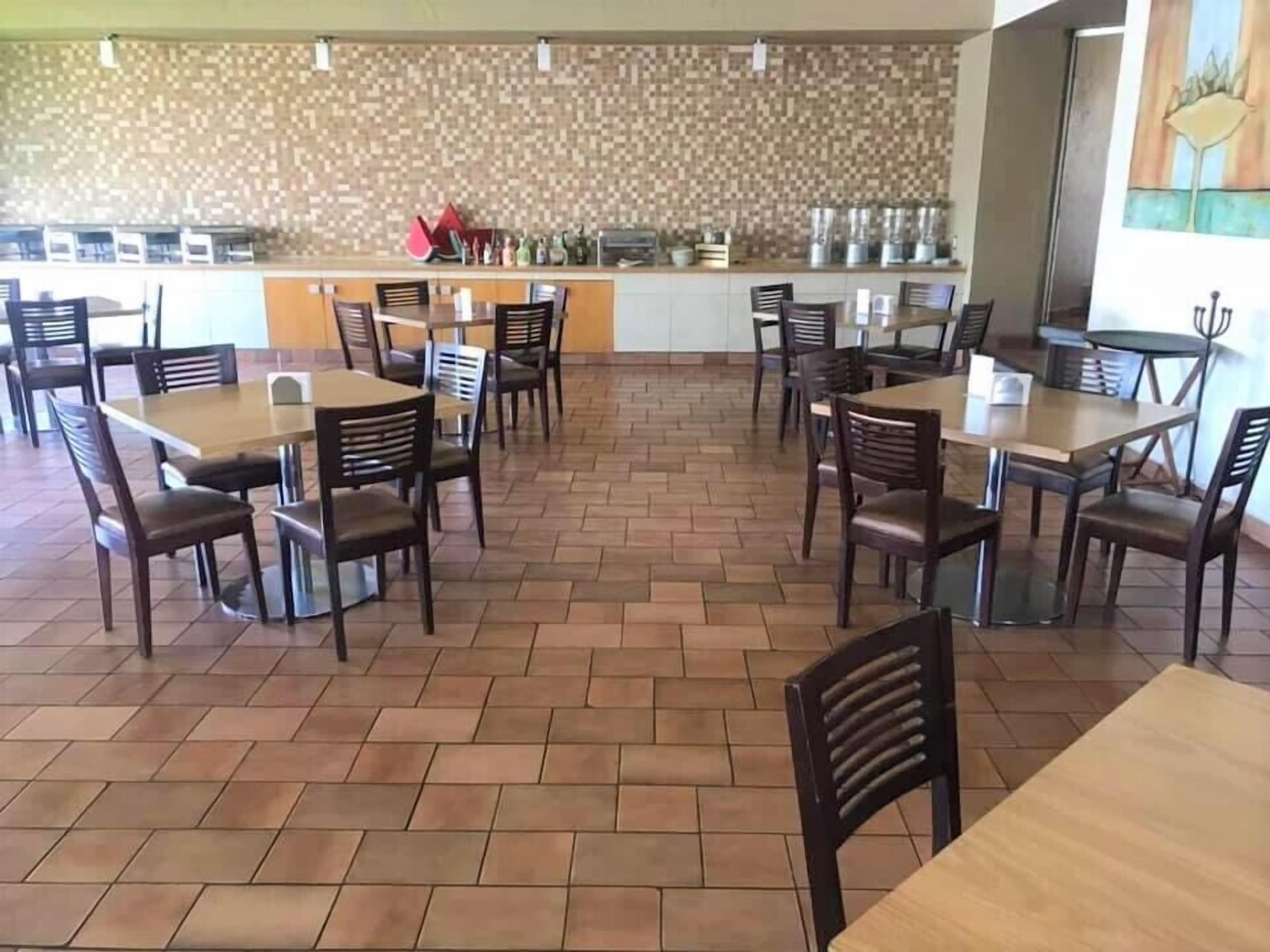 breakfast, lunch, dinner served; international cuisine, pool views