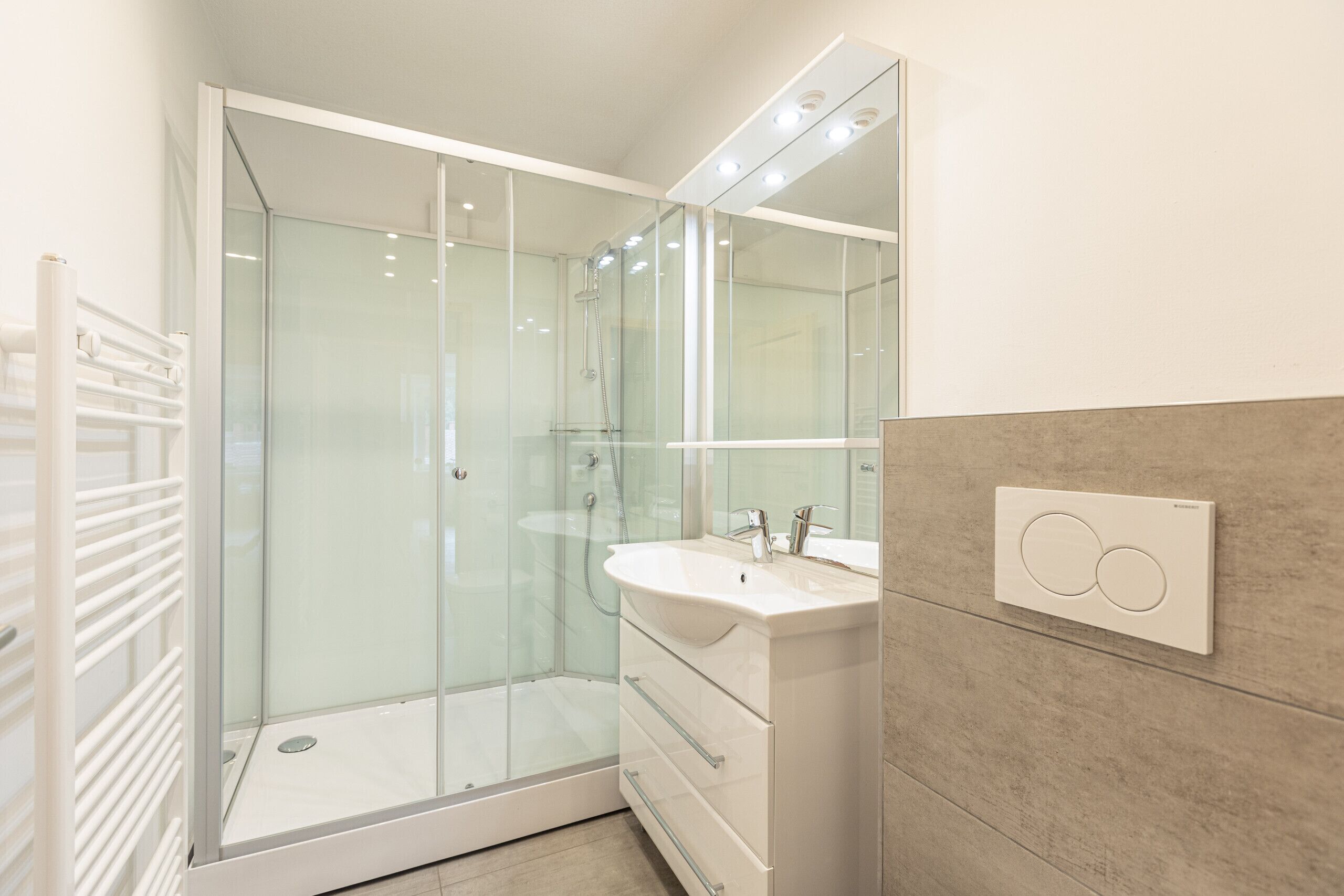 Shower, towels