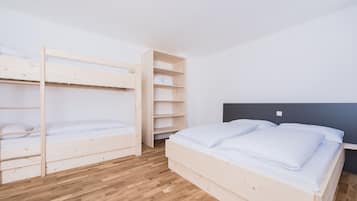 8 bedrooms, free WiFi, bed sheets