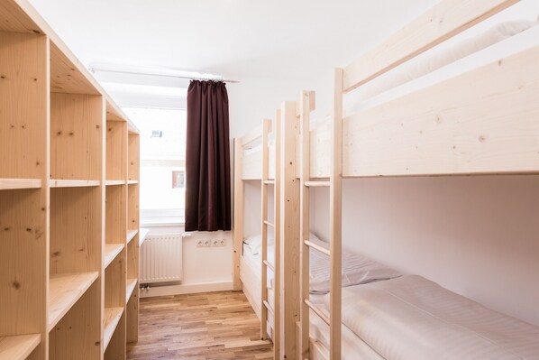 8 bedrooms, free WiFi, bed sheets