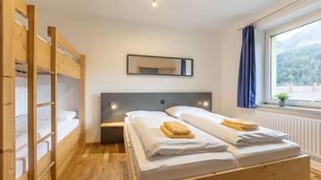 3 bedrooms, free WiFi, bed sheets