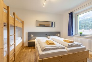 3 bedrooms, free WiFi, bed sheets