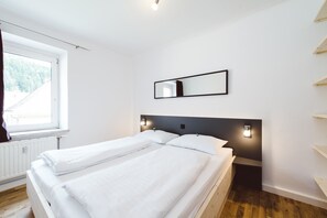 2 bedrooms, desk, free WiFi, bed sheets