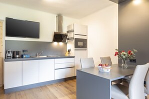 Fridge, microwave, stovetop, dishwasher - Apartment for  for 2 adults & 2 children (Eisenerz)