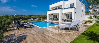 Villa Novalis with Pool II