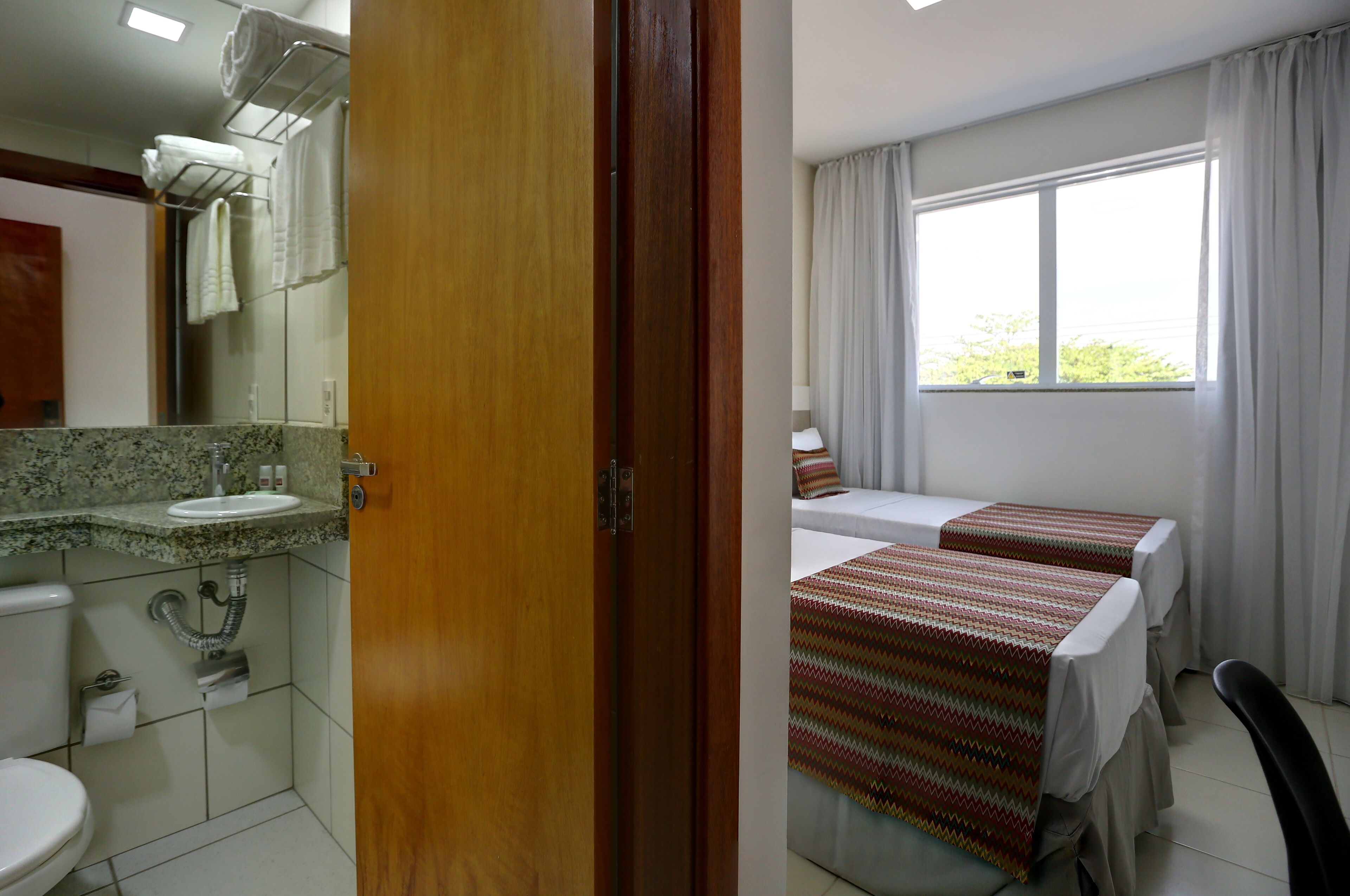 superior twin room, non smoking | bathroom | shower, free toiletries, towels