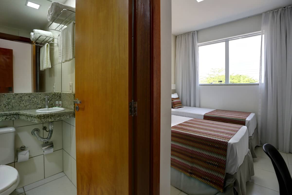 superior twin room, non smoking | bathroom | shower, free toiletries, towels