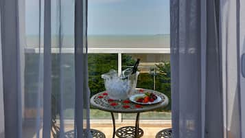 Minibar, in-room safe, desk, free WiFi