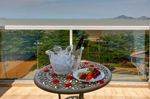 Minibar, in-room safe, desk, free WiFi