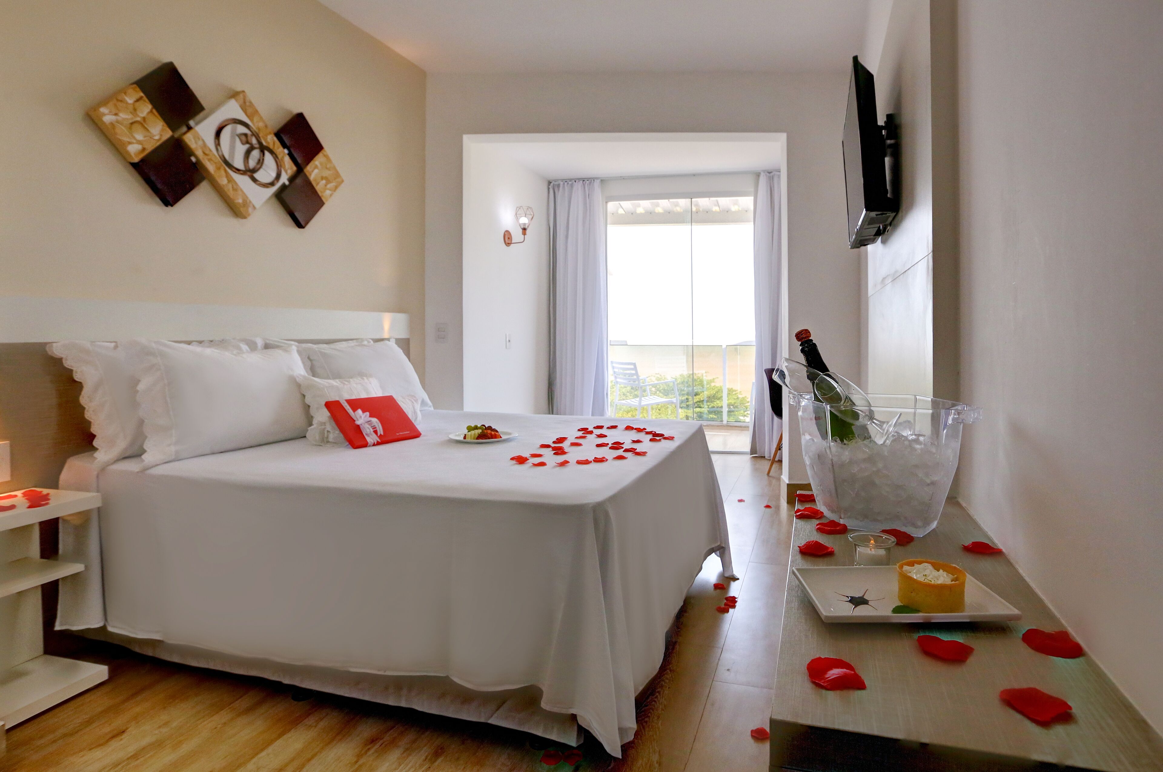 minibar, in-room safe, desk, free wifi