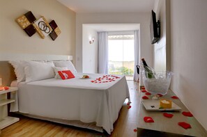 Minibar, Zimmersafe, Schreibtisch, kostenloses WLAN