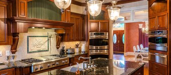 Large House w/ Private pool - perfect for Golfing Groups 12 beds