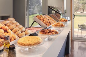 Päivittäinen buffetaamiainen maksusta
