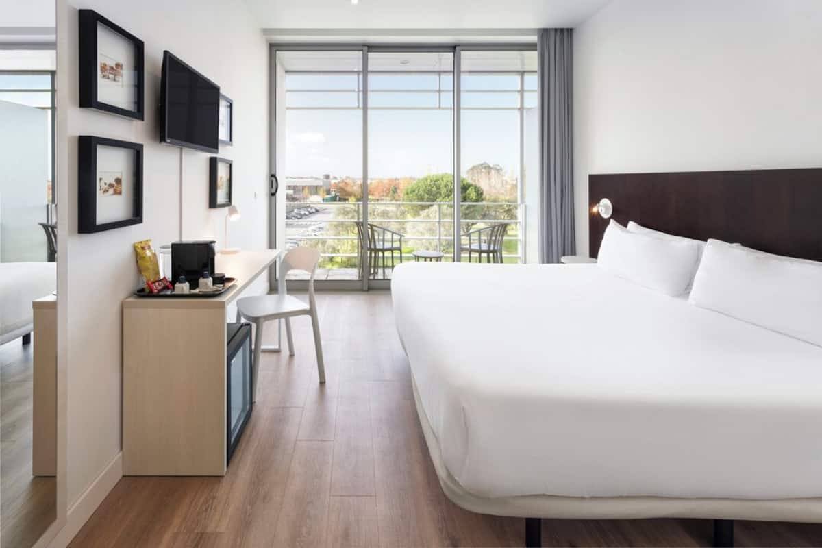 Coffres-forts dans les chambres, bureau, Wi-Fi gratuit