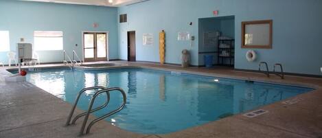 Piscine intérieure, piscine extérieure