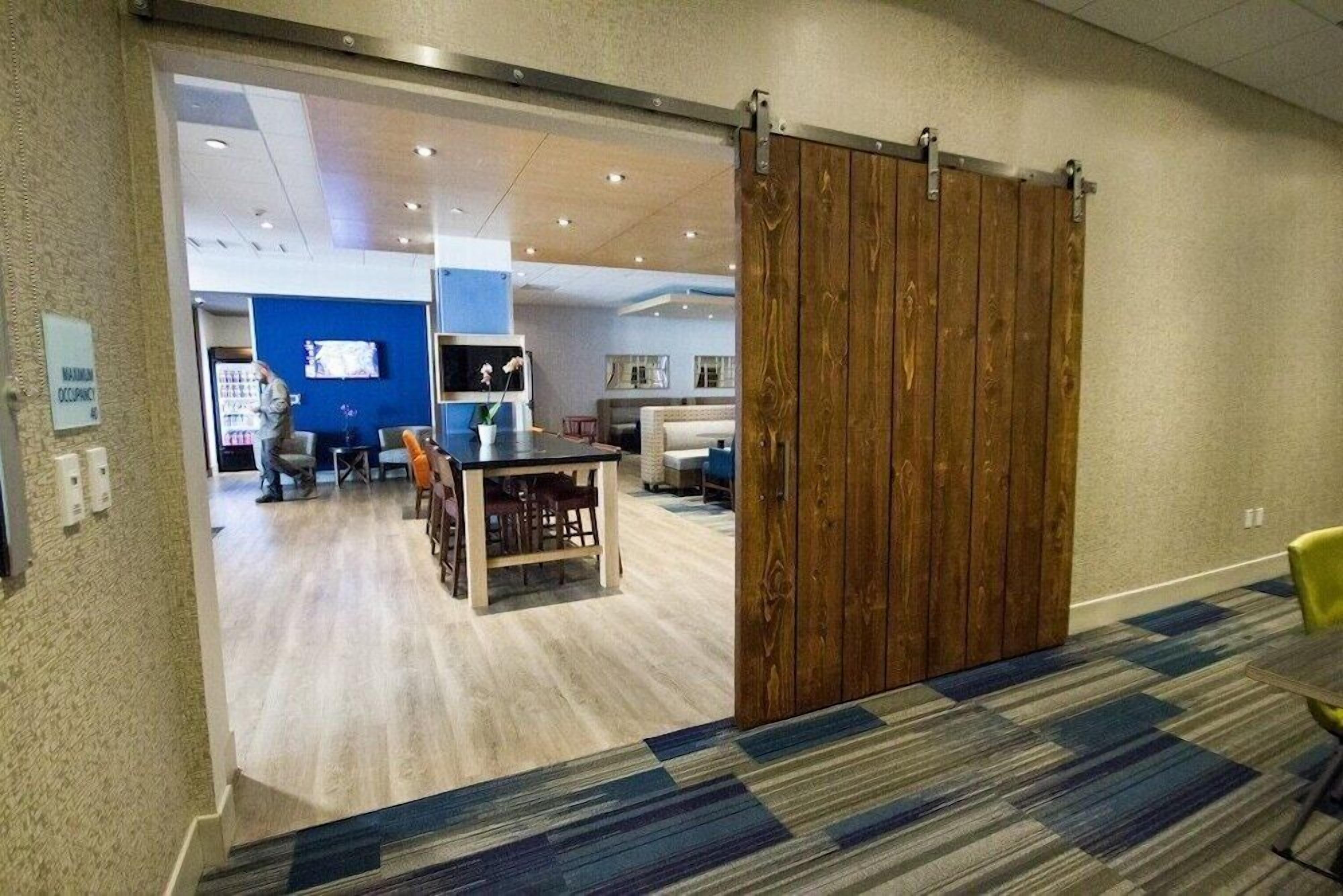 المنشأة من الداخل