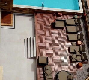 المنطقة المحيطة بالمنشأة