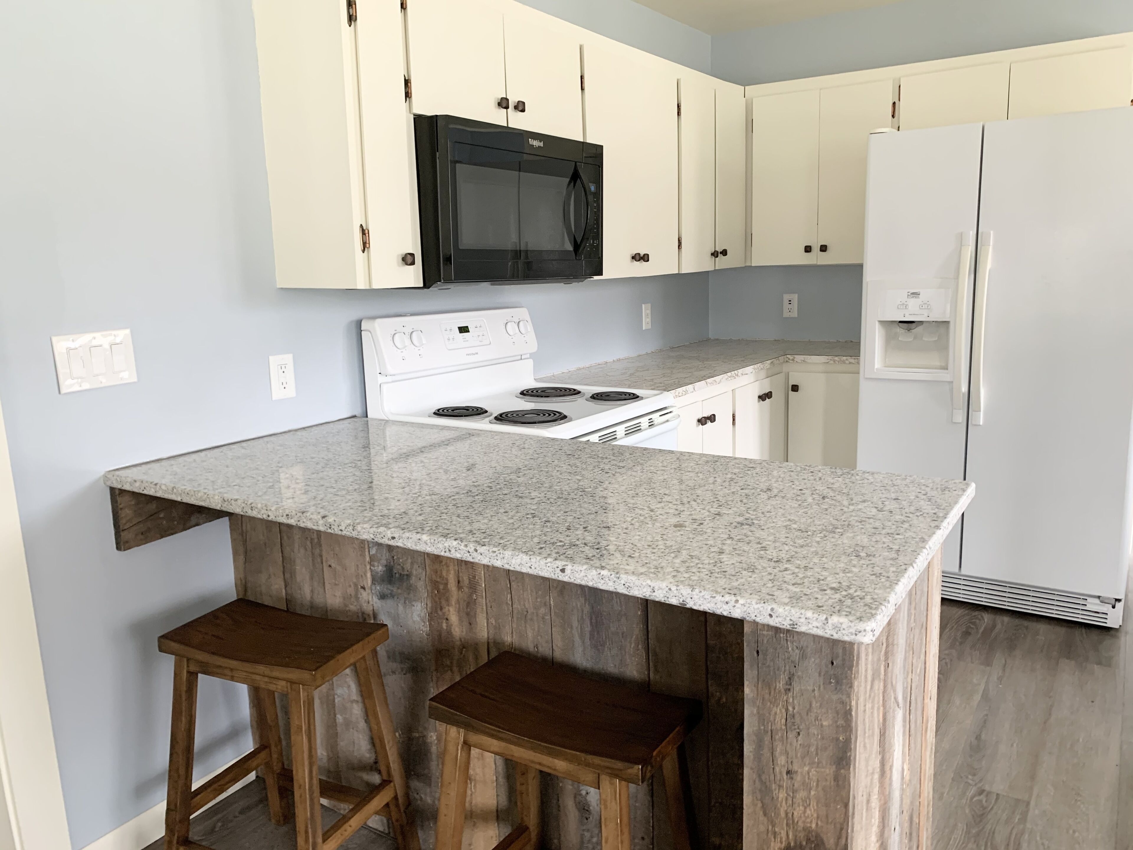 ثلاجة، ميكروويف، فرن، موقد طهي مسطح