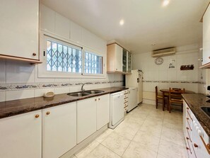 Køleskab, mikrobølgeovn, ovn, opvaskemaskine