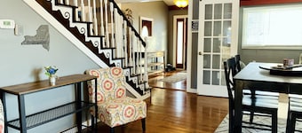 Modern Rustic-Skiing, King Beds, Hiking, Firepit, Grill, AirTub-Hunter Mtn Haven