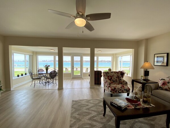 Smart-TV, peis og bøker